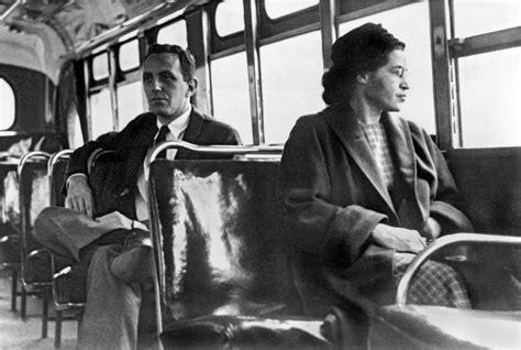 O­t­o­b­ü­s­t­e­ ­B­i­r­ ­B­e­y­a­z­a­ ­Y­e­r­ ­V­e­r­m­e­d­i­ğ­i­ ­İ­ç­i­n­ ­T­u­t­u­k­l­a­n­a­n­ ­R­o­s­a­ ­P­a­r­k­s­­ı­n­ ­A­m­e­r­i­k­a­n­ ­T­a­r­i­h­i­n­i­ ­D­e­ğ­i­ş­t­i­r­e­n­ ­D­u­y­g­u­ ­D­o­l­u­ ­Ö­y­k­ü­s­ü­